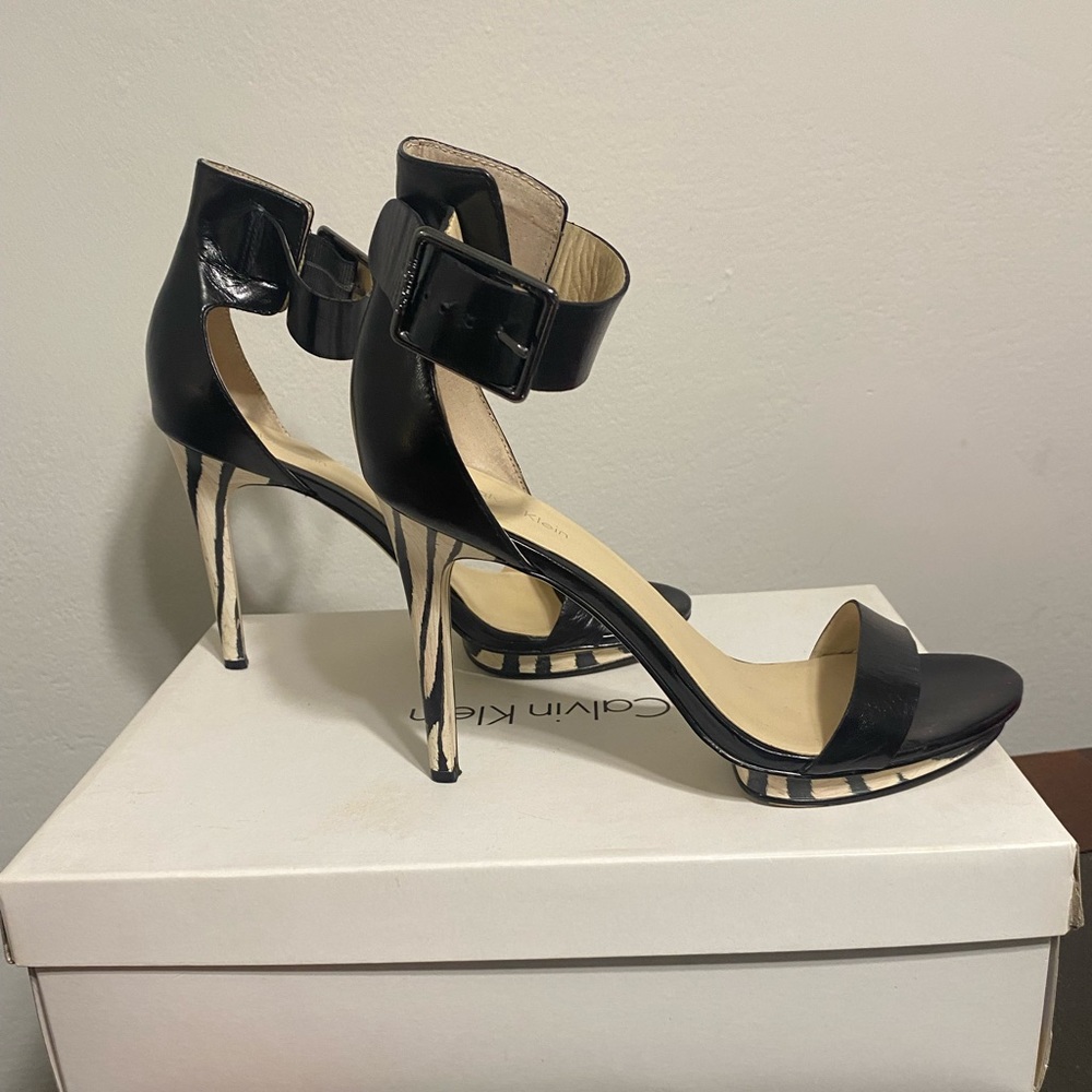 ❌SOLD❌Calvin Klein Zebra heel print. Size 8 1/2.